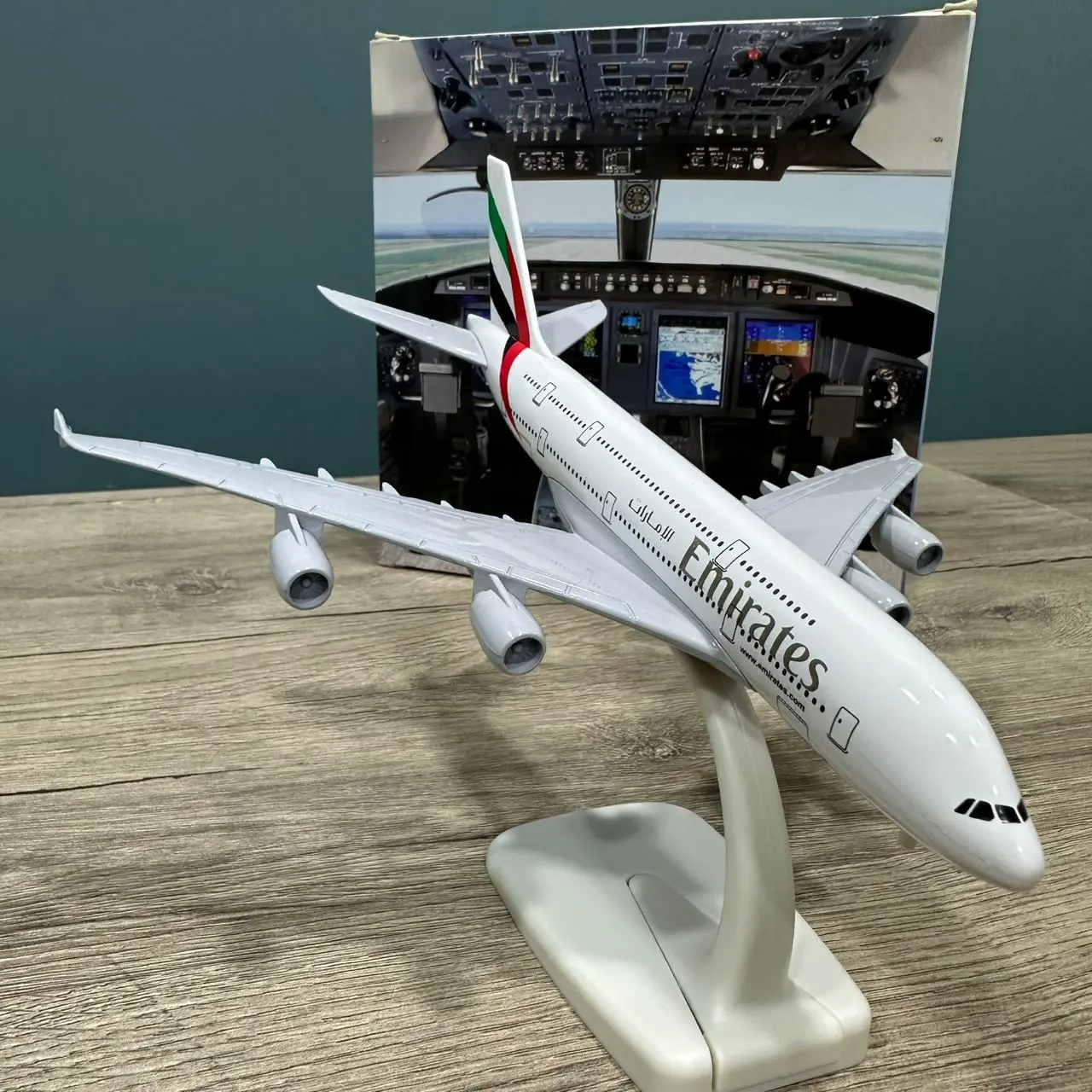 AVION MINI AIRCRAFT MODEL 18CM AVEC SUPPORT ET ROUES EN METAL